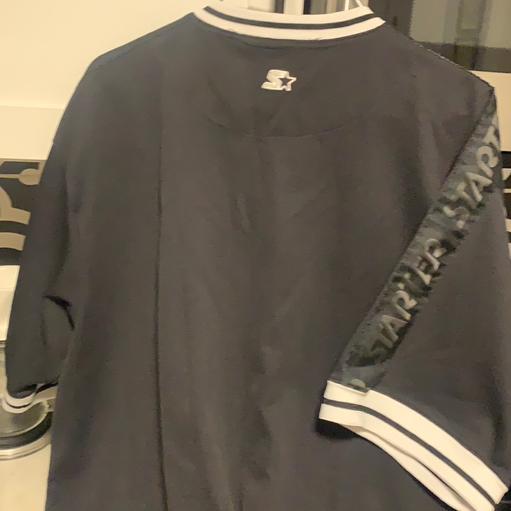 Men’s-L button up starter shirt